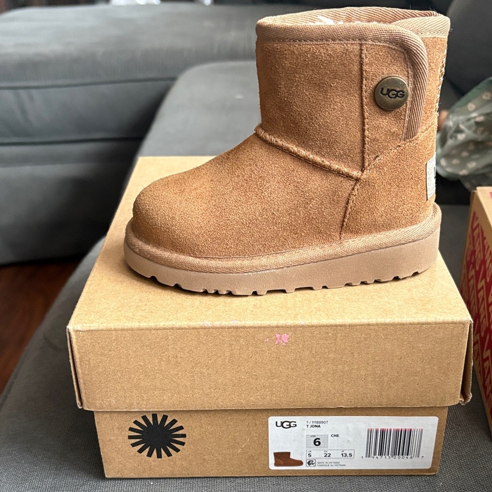 UGG Chestnut Classic Mini Boots